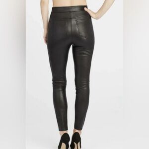 SPANX LEATHER LIKE ANKLE SKINNY PANTS.  CAMEL COLOR. SIZE XS.
